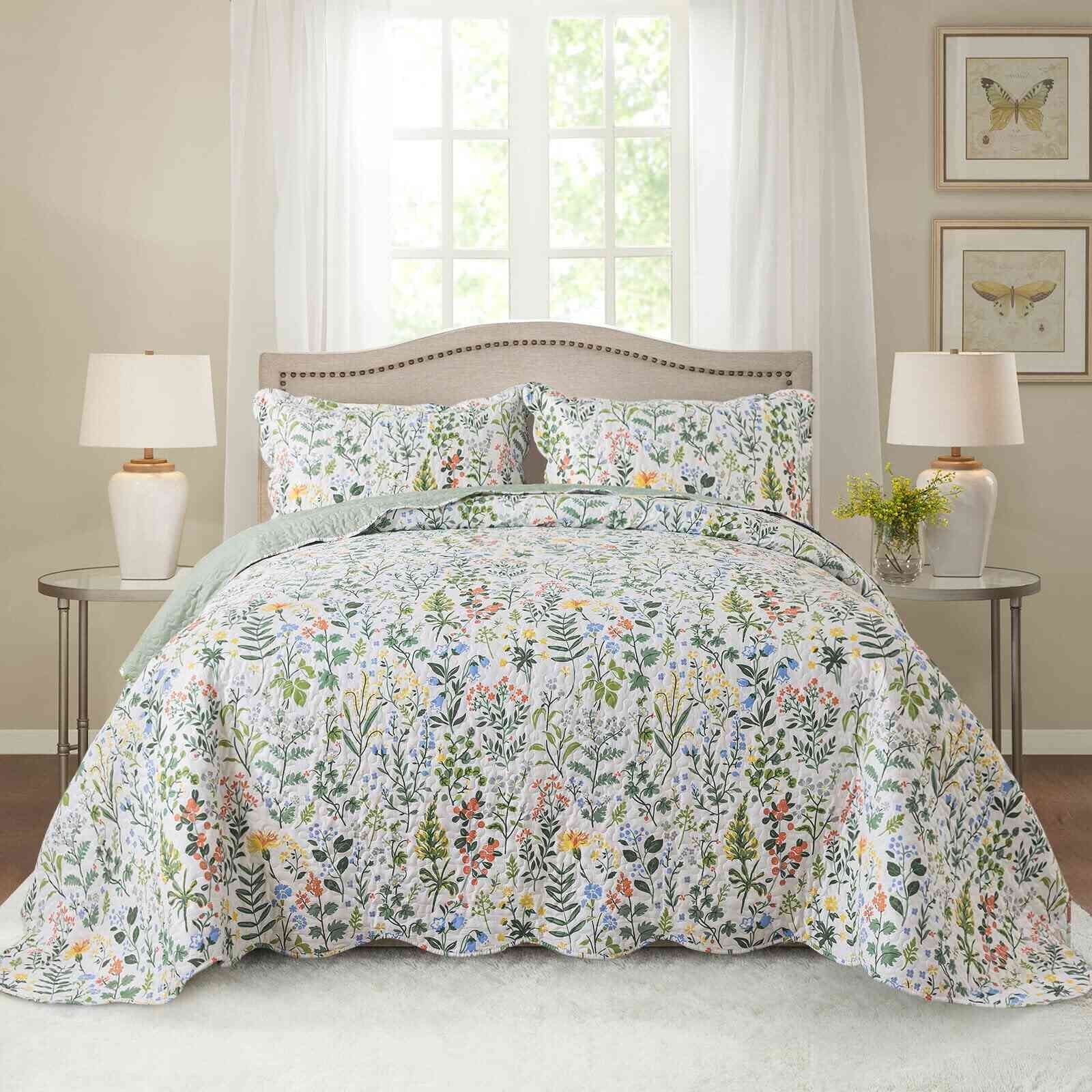 WannaToo Quilt Collection Microfiber Floral Bedding Set Green and White Quilt, King Size (3 Count)