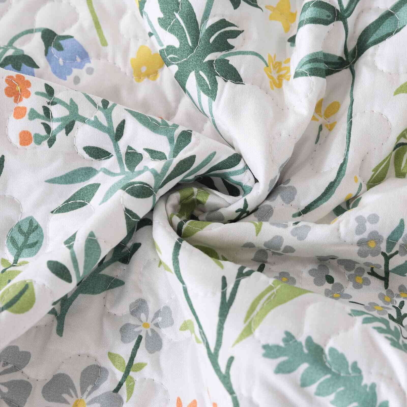 WannaToo Quilt Collection Microfiber Floral Bedding Set Green and White Quilt, King Size (3 Count)